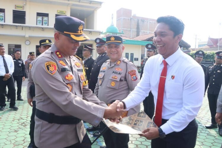 Tiga Pimpinan Satreskrim Polres Karo Terima Penghargaan atas Pengungkapan 7 Kasus Pembunuhan