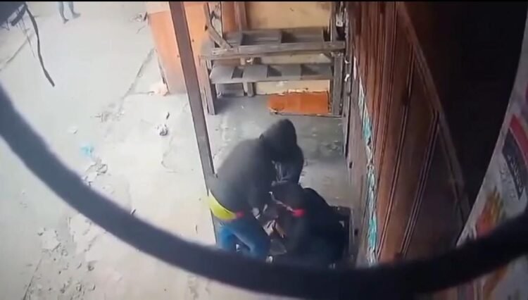 Diduga Hendak Merampok, Tiga Pria Aniaya Pemilik Toko di Belawan