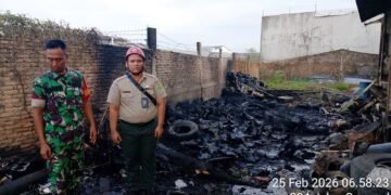 Gudang Ban Bekas di Sunggal Terbakar