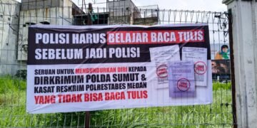 Spanduk Sindir Polisi Hebohkan Pengendara di Bundaran Majestik Medan