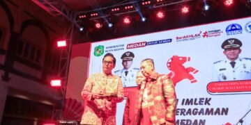 Usai Tarawih, Ribuan Warga Medan Larut dalam Kemeriahan Imlek, Rico Waas : Kekuatan Medan Terletak Pada Kemajemukan Warganya