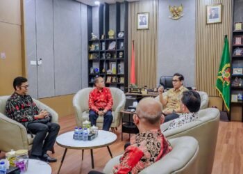 Rico Waas Tekankan Peran Apoteker dalam Perawatan dan Edukasi Obat kepada Masyarakat