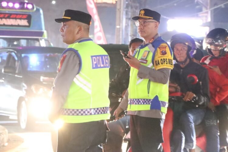 Kapolres Karo Bersama Personel Berjibaku Atur Arus Padat Libur Lebaran di Berastagi