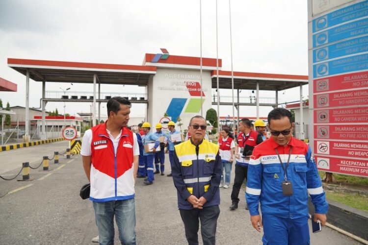 Pertamina Patra Niaga Regional Sumbagut Pastikan Kesiapan Layanan Energi Jelang Arus Balik Lebaran Bersama Staf Khusus Menteri ESDM
