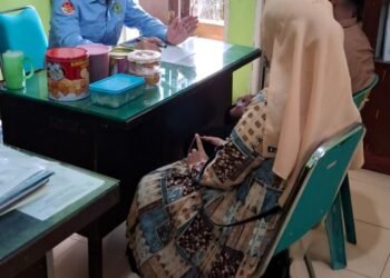 Pelayanan Pasca Libur, KUA Medan Perjuangan Suguhkan Kue Lebaran