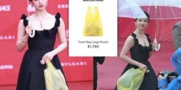 Tas Kresek Balenciaga Seharga Rp30 Juta Zhang Jingyi di Red Carpets Bikin Heboh