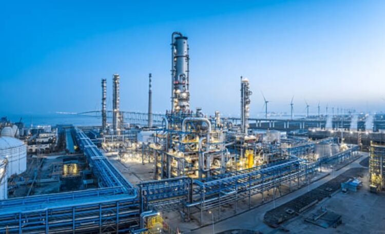 Harga Minyak Tembus 105 Dollar AS per Barel