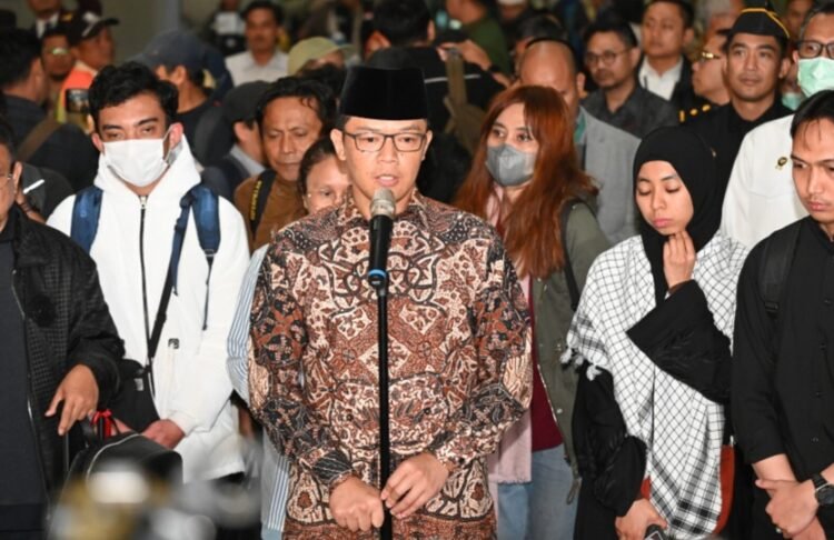 22 WNI dari Iran Tiba di Indonesia dengan Selamat