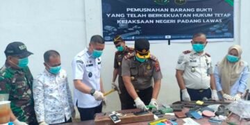 Wabup Palas Hadiri Pemusnahan Barang Bukti di Kantor Kejari Palas