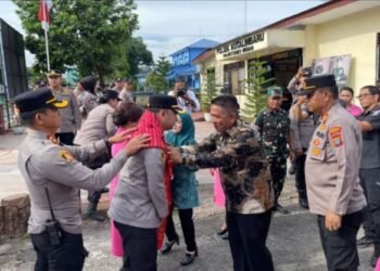 Kapolrestabes Medan Kunjungi Polsek Kutalimbaru, Tekankan Keamanan Lingkungan dan Tes Urine Personel