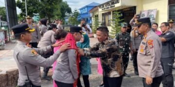 Kapolrestabes Medan Kunjungi Polsek Kutalimbaru, Tekankan Keamanan Lingkungan dan Tes Urine Personel