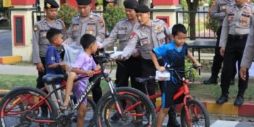 Polres Langkat Berbagi Takjil di Bulan Ramadan