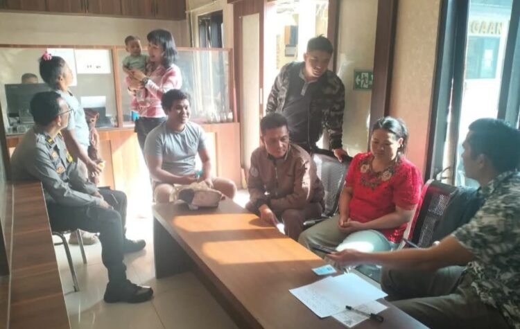 Satres PPA dan PPO Polres Tanah Karo Serahkan Bayi kepada Ayah Kandung