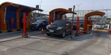 Gerbang Tol Amplas Dipadati Arus Balik