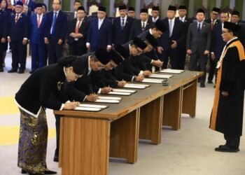 Tujuh Anggota Dewan Komisioner OJK Resmi Dilantik, Perkuat Stabilitas Sektor Keuangan