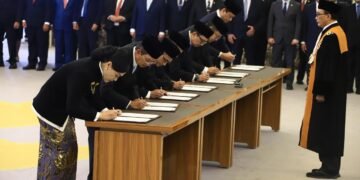 Tujuh Anggota Dewan Komisioner OJK Resmi Dilantik, Perkuat Stabilitas Sektor Keuangan