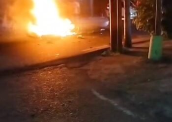 Tragis dan Membuat Panik Tabrak Motor Lawan Arah  Pengendara CRF Luka Bakar