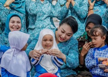 Airin Rico Waas Ajak Siswa PAUD dan TK Belajar Sambil Bermain di KRI Bima Suci