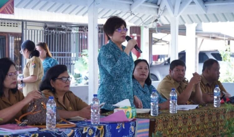 Ketua TP PKK Karo Beri Pembinaan PAAR di Desa Rumah Berastagi