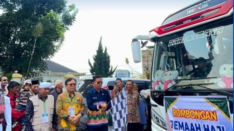 Pemkab Karo Lepas Calon Jemaah Haji Tahun 2026 di Masjid Agung Kabanjahe