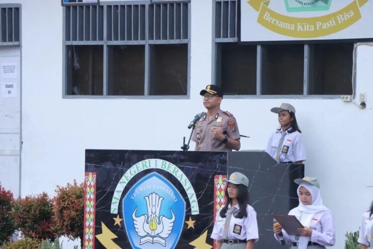 Sebagai Alumni SMAN 1 Berastagi, Kapolres Karo Motivasi Siswa Jaga Kamtibmas