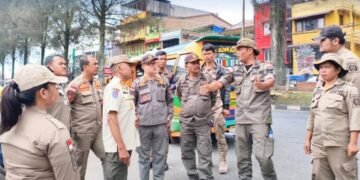 Pemkab Karo Tertibkan Pedagang di Trotoar dan Bahu Jalan Kabanjahe-Berastagi