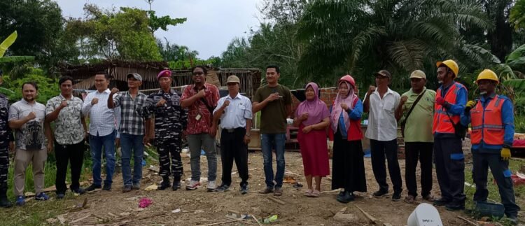 PT. Pertamina Port and Logistic Salurkan Bantuan Bahan Bangunan Untuk Warga Terdampak Angin Kencang