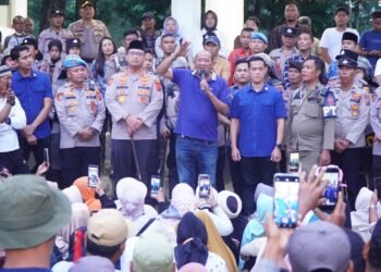 Temui Korban Banjir, Bupati Langkat Siap Perjuangkan Bantuan ke Pusat