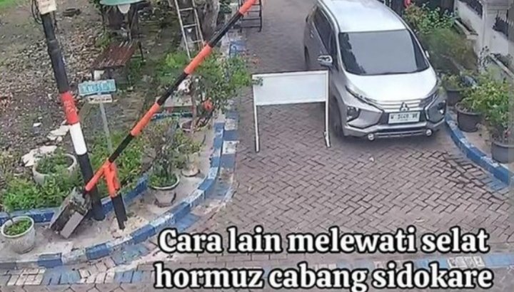 Gegara Aksi Lansia Tutup Jalan, Istilah Selat Hormuz Sidokare Viral dan Nongol di Gmaps