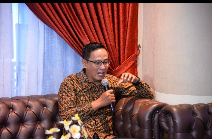 Harga Minyak Merangkak Naik, Rupiah Sentuh 17 Ribu Per US Dolar