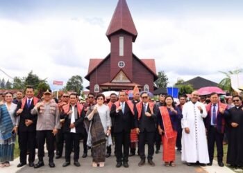 Bupati Karo dan Jajaran Forkopimda Ikuti Pawai Paskah Oikumene Kabupaten Karo Tahun 2026