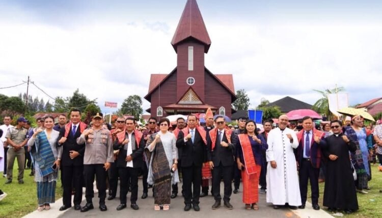 Bupati Karo dan Jajaran Forkopimda Ikuti Pawai Paskah Oikumene Kabupaten Karo Tahun 2026