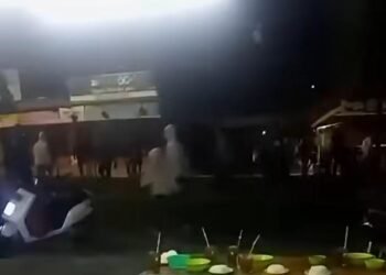 Dua Kelompok Pemuda Tawuran di Depan Unika