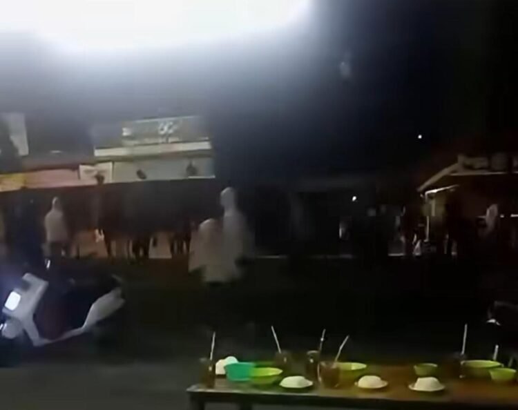 Dua Kelompok Pemuda Tawuran di Depan Unika
