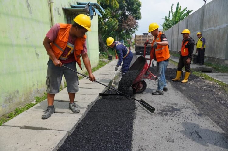 Bukan Sekadar Janji, Rico Waas Segera Eksekusi Jalan Rusak di Marelan, Dua Titik Langsung di Beton Bulan Ini
