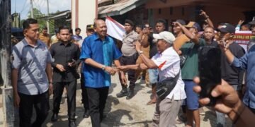 Syah Afandin Temui Massa Aksi Damai, Pastikan Jalan Air Hitam Jadi Prioritas