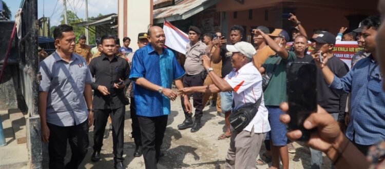 Syah Afandin Temui Massa Aksi Damai, Pastikan Jalan Air Hitam Jadi Prioritas