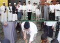 Bupati Padang Lawas Sholat Idul Adha dan Serahkan 1 Ekor Hewan Kurban Sekaligus Jagal Penyembelih Hewan Kurban di Masjid Agung Al-Munawwaroh