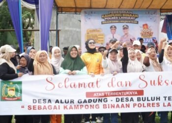 Endang Syah Afandin Sumbang Sepeda, Meriahkan Peresmian Kampung Binaan 