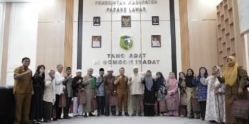 Pemkab Palas Beri Penghargaan Kepada Tokoh Pendidikan, Pegiat Pendidikan dan Pensiunan Guru