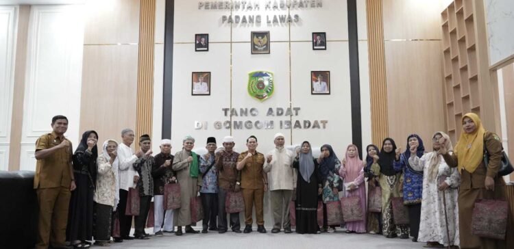 Pemkab Palas Beri Penghargaan Kepada Tokoh Pendidikan, Pegiat Pendidikan dan Pensiunan Guru