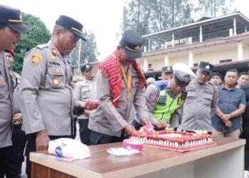 Kapolres Karo Rayakan Ulang Tahun Personel Sekaligus Lepas Purna Bakti