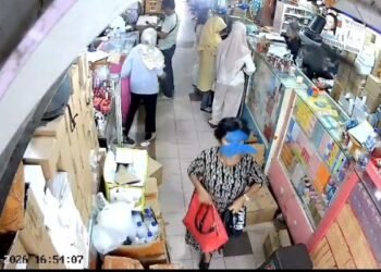 Wanita Lansia Viral Curi Tas di Pasar Petisah