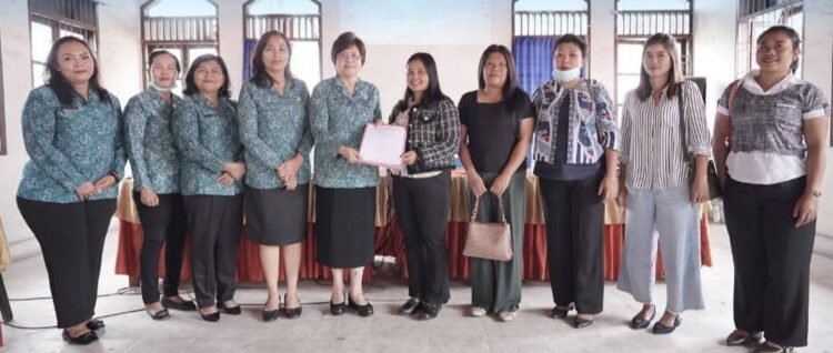 Tingkatkan Deteksi Dini Kanker Serviks, Ketua TP PKK Karo Bekali Kader PKK Kabanjahe Pelatihan IVA Test