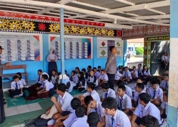 Sat Binmas Polres Karo Berikan Pembinaan dan Sosialisasi Pencegahan Kenakalan Remaja di SMP Negeri 1 Kabanjahe