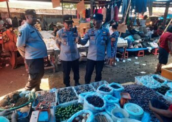 Polsek Tigabinanga Gencarkan Sapa Warga, Perkuat Cooling System di Pusat Pasar