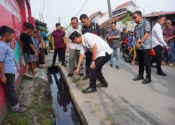 Atasi Banjir Mabar, Rico Waas Instruksikan Normalisasi Drainase