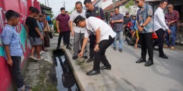 Atasi Banjir Mabar, Rico Waas Instruksikan Normalisasi Drainase