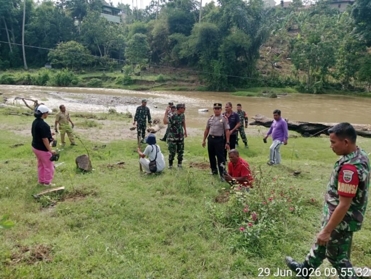 Polsek Tigabinanga Dukung Gerakan Penanaman Pohon Serentak Kodam I/Bukit Barisan