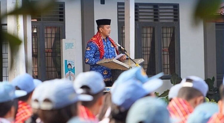 Pimpin Upacara Hari Lahir Pancasila di SMAN 1 Kabanjahe, Ini Pesan Sekda Karo
